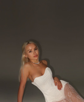 ANYA QUEEN 